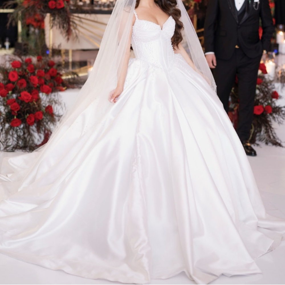 Elegant White Wedding Dress